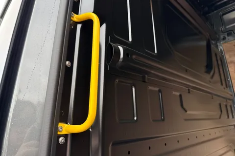 DC75AVO Volkswagen Crafter CR35 Panel van Commerce Plus LWB 140 PS 2.0 TDI 6sp Manual FWD - MY25/Rear Thumbnail #31