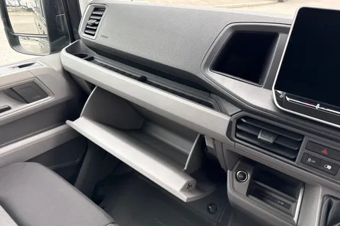 DC75AVO Volkswagen Crafter CR35 Panel van Commerce Plus LWB 140 PS 2.0 TDI 6sp Manual FWD - MY25/Rear Thumbnail #35