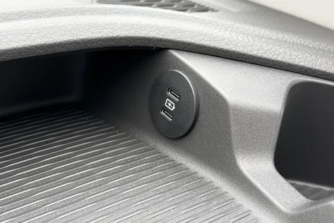 DC75CZM Volkswagen Transporter T28 Panel Van Commerce Pro SWB 150 PS 2.0 TDI 8sp Automatic - 19' Alloys Thumbnail #34