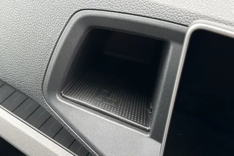 DC75AVO Volkswagen Crafter CR35 Panel van Commerce Plus LWB 140 PS 2.0 TDI 6sp Manual FWD - MY25/Rear Thumbnail #37