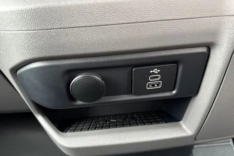 DC75CZM Volkswagen Transporter T28 Panel Van Commerce Pro SWB 150 PS 2.0 TDI 8sp Automatic - 19' Alloys Thumbnail #36