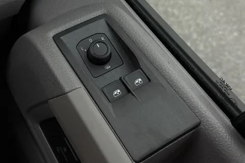 DC75AVO Volkswagen Crafter CR35 Panel van Commerce Plus LWB 140 PS 2.0 TDI 6sp Manual FWD - MY25/Rear Thumbnail #42