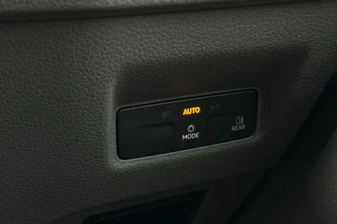 DC75AVO Volkswagen Crafter CR35 Panel van Commerce Plus LWB 140 PS 2.0 TDI 6sp Manual FWD - MY25/Rear Thumbnail #43