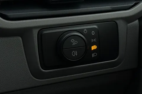 DC75CZM Volkswagen Transporter T28 Panel Van Commerce Pro SWB 150 PS 2.0 TDI 8sp Automatic - 19' Alloys Thumbnail #42