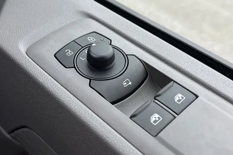 DC75CZM Volkswagen Transporter T28 Panel Van Commerce Pro SWB 150 PS 2.0 TDI 8sp Automatic - 19' Alloys Thumbnail #43