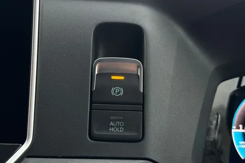 DC75AVO Volkswagen Crafter CR35 Panel van Commerce Plus LWB 140 PS 2.0 TDI 6sp Manual FWD - MY25/Rear Thumbnail #46