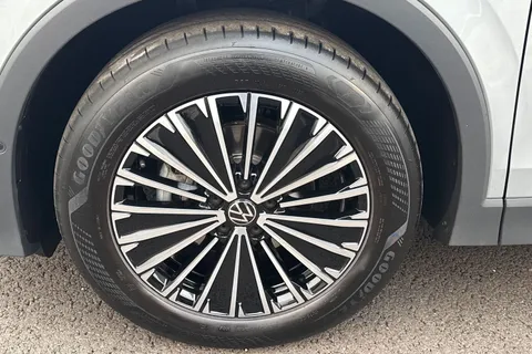 YS25FWK Volkswagen Tiguan 1.5 eTSI 150 Match 5dr DSG Thumbnail #10