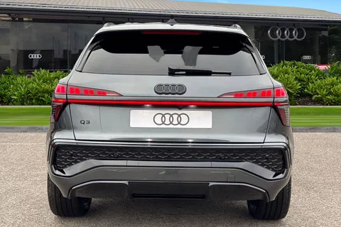  Audi Q3 1.5 TFSI Edition 1 S Tronic Euro 6 (s/s) 5dr Thumbnail #5