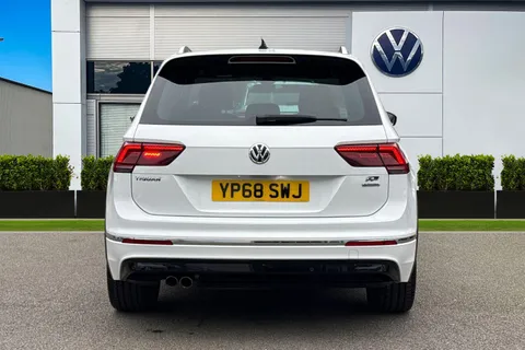 YP68SWJ Volkswagen Tiguan 2.0 TDi 150 R-Line 5dr | Heated Seats | Panoramic Roof Thumbnail #5