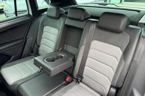 YP68SWJ Volkswagen Tiguan 2.0 TDi 150 R-Line 5dr | Heated Seats | Panoramic Roof Thumbnail #19