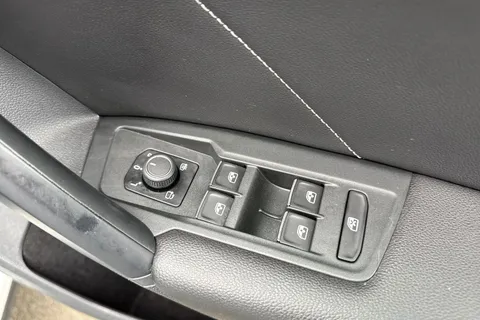 YP68SWJ Volkswagen Tiguan 2.0 TDi 150 R-Line 5dr | Heated Seats | Panoramic Roof Thumbnail #21