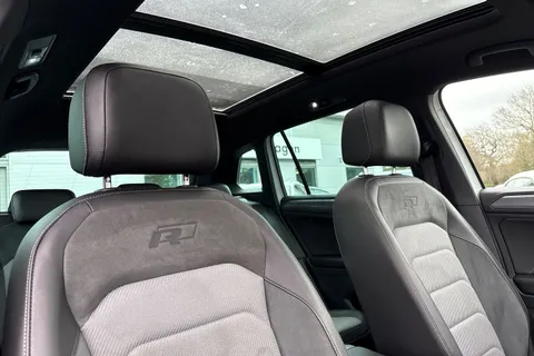 YP68SWJ Volkswagen Tiguan 2.0 TDi 150 R-Line 5dr | Heated Seats | Panoramic Roof Thumbnail #24