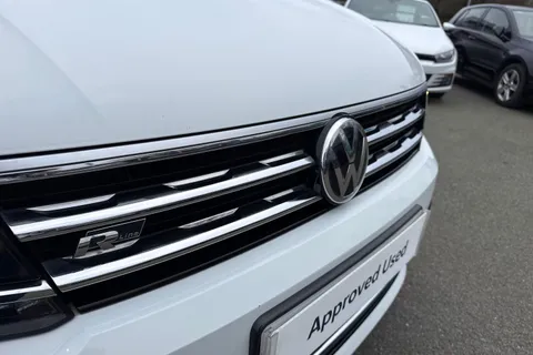 YP68SWJ Volkswagen Tiguan 2.0 TDi 150 R-Line 5dr | Heated Seats | Panoramic Roof Thumbnail #25
