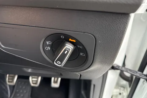 YP68SWJ Volkswagen Tiguan 2.0 TDi 150 R-Line 5dr | Heated Seats | Panoramic Roof Thumbnail #30