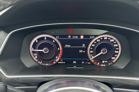 YP68SWJ Volkswagen Tiguan 2.0 TDi 150 R-Line 5dr | Heated Seats | Panoramic Roof Thumbnail #32