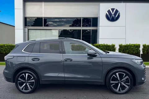 YS25UFA Volkswagen Tiguan 1.5 eTSI 150 Elegance 5dr DSG Thumbnail #4