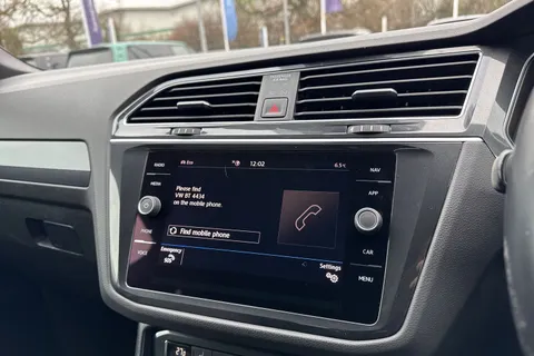 YP68SWJ Volkswagen Tiguan 2.0 TDi 150 R-Line 5dr | Heated Seats | Panoramic Roof Thumbnail #41