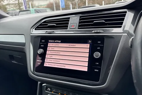 YP68SWJ Volkswagen Tiguan 2.0 TDi 150 R-Line 5dr | Heated Seats | Panoramic Roof Thumbnail #43