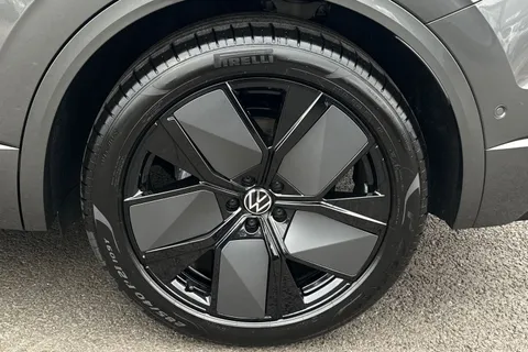 YN75WJU Volkswagen Touareg 3.0 V6 TDI 4Motion 286 Black Edition 5dr Tip Auto, *TOW BAR, ALL WHEEL STEE Thumbnail #12