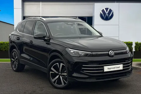 YN75WJM Volkswagen Tiguan 1.5 TSI eHybrid Elegance 5dr DSG, TOW BAR, PANORAMIC SUNROOF Thumbnail #2