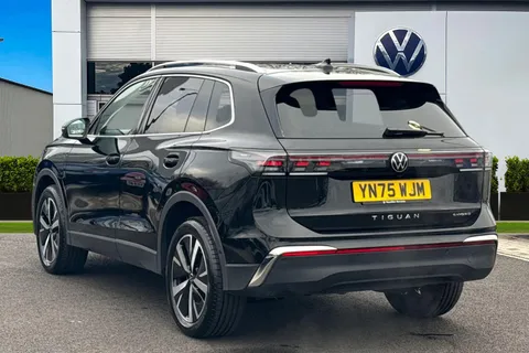 YN75WJM Volkswagen Tiguan 1.5 TSI eHybrid Elegance 5dr DSG, TOW BAR, PANORAMIC SUNROOF Thumbnail #3
