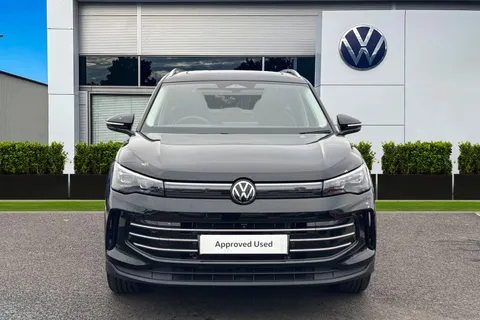 YN75WJM Volkswagen Tiguan 1.5 TSI eHybrid Elegance 5dr DSG, TOW BAR, PANORAMIC SUNROOF Thumbnail #6