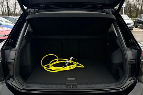 YN75WJM Volkswagen Tiguan 1.5 TSI eHybrid Elegance 5dr DSG, TOW BAR, PANORAMIC SUNROOF Thumbnail #7