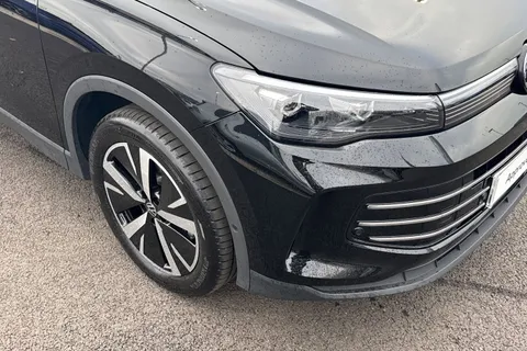 YN75WJM Volkswagen Tiguan 1.5 TSI eHybrid Elegance 5dr DSG, TOW BAR, PANORAMIC SUNROOF Thumbnail #9