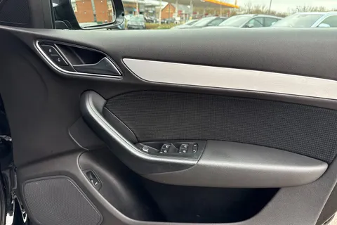 21 of 64 for Audi Q3 2.0 TDI S line Euro 6 (s/s) 5dr