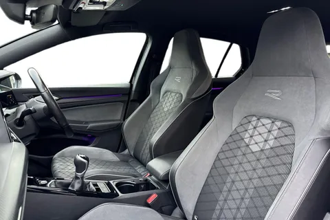 CF22UWZ Volkswagen Golf 1.5 TSI R-Line Euro 6 (s/s) 5dr Thumbnail #11