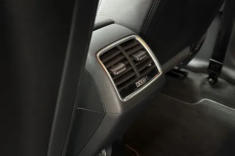 38 of 64 for Audi Q3 2.0 TDI S line Euro 6 (s/s) 5dr