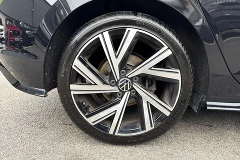 22 of 55 for Volkswagen Golf 1.5 TSI R-Line Euro 6 (s/s) 5dr