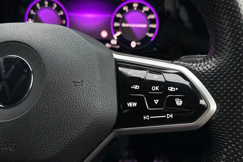 37 of 55 for Volkswagen Golf 1.5 TSI R-Line Euro 6 (s/s) 5dr