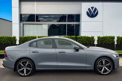 YM72KPF Volvo S60 2.0 B5 MHEV Ultimate Auto Euro 6 (s/s) 4dr Thumbnail #3