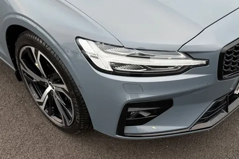 YM72KPF Volvo S60 2.0 B5 MHEV Ultimate Auto Euro 6 (s/s) 4dr Thumbnail #8