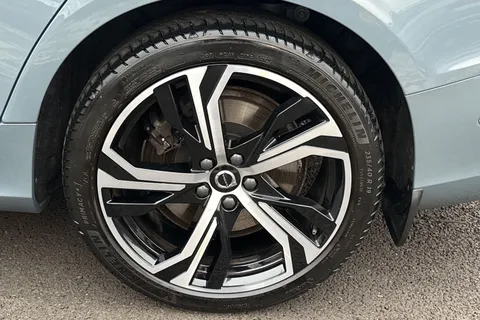 YM72KPF Volvo S60 2.0 B5 MHEV Ultimate Auto Euro 6 (s/s) 4dr Thumbnail #10