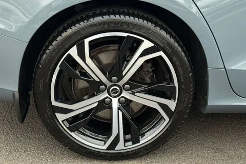 YM72KPF Volvo S60 2.0 B5 MHEV Ultimate Auto Euro 6 (s/s) 4dr Thumbnail #11