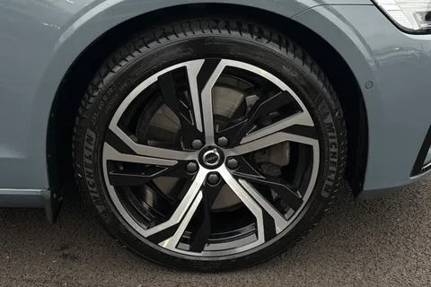 YM72KPF Volvo S60 2.0 B5 MHEV Ultimate Auto Euro 6 (s/s) 4dr Thumbnail #12