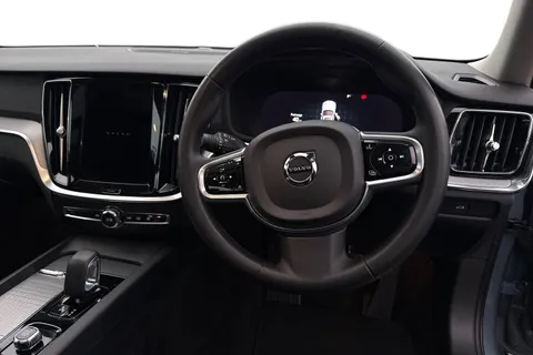 YM72KPF Volvo S60 2.0 B5 MHEV Ultimate Auto Euro 6 (s/s) 4dr Thumbnail #17