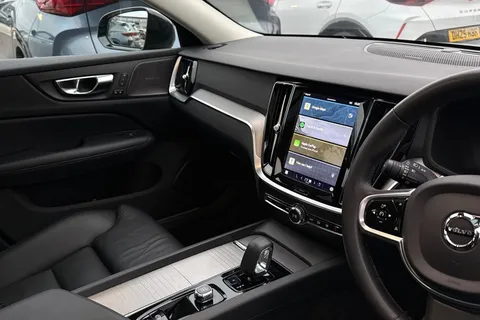 YM72KPF Volvo S60 2.0 B5 MHEV Ultimate Auto Euro 6 (s/s) 4dr Thumbnail #19