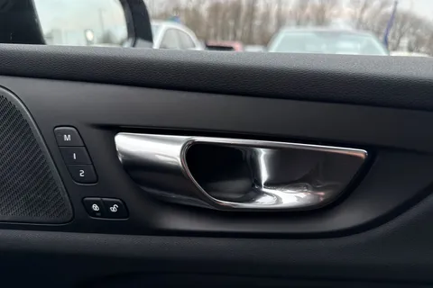 YM72KPF Volvo S60 2.0 B5 MHEV Ultimate Auto Euro 6 (s/s) 4dr Thumbnail #20