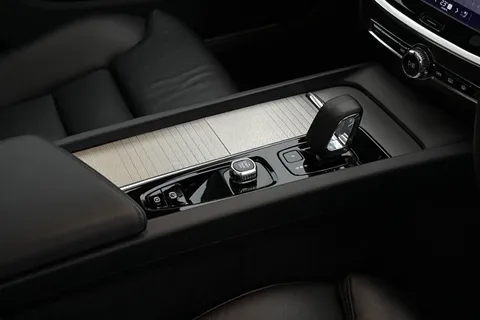 YM72KPF Volvo S60 2.0 B5 MHEV Ultimate Auto Euro 6 (s/s) 4dr Thumbnail #22