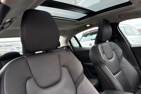 YM72KPF Volvo S60 2.0 B5 MHEV Ultimate Auto Euro 6 (s/s) 4dr Thumbnail #23