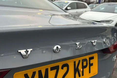 YM72KPF Volvo S60 2.0 B5 MHEV Ultimate Auto Euro 6 (s/s) 4dr Thumbnail #24