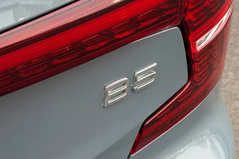 YM72KPF Volvo S60 2.0 B5 MHEV Ultimate Auto Euro 6 (s/s) 4dr Thumbnail #26