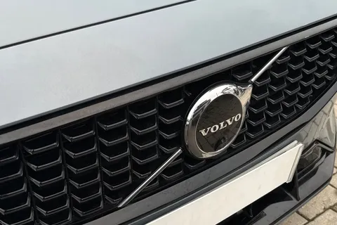 YM72KPF Volvo S60 2.0 B5 MHEV Ultimate Auto Euro 6 (s/s) 4dr Thumbnail #30