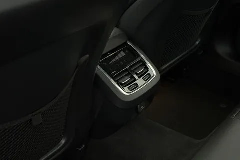 YM72KPF Volvo S60 2.0 B5 MHEV Ultimate Auto Euro 6 (s/s) 4dr Thumbnail #32