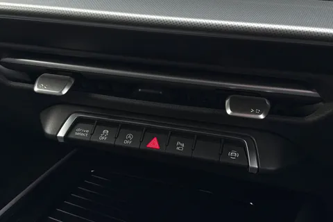  Audi Q3 1.5 TFSI S line S Tronic Euro 6 (s/s) 5dr Thumbnail #45