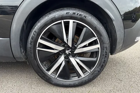 WU71OCE PEUGEOT 3008 1.6 13.2kWh GT e-EAT 4WD Euro 6 (s/s) 5dr Thumbnail #11