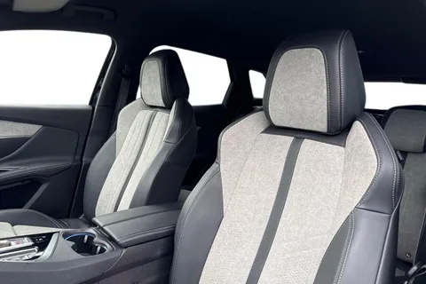 WU71OCE PEUGEOT 3008 1.6 13.2kWh GT e-EAT 4WD Euro 6 (s/s) 5dr Thumbnail #15